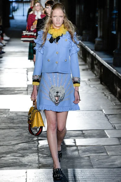 Look 76